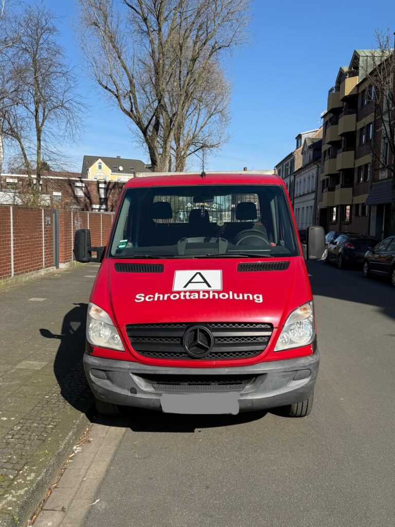 Schrottabholung Xanten bietet Ihnen eine schnelle, zuverlässige und umweltfreundliche Lösung, um Altmetall, Elektroschrott oder Kfz-Teile fachgerecht zu entsorgen. Kontaktieren Sie uns noch heute unter 📞01522-422-4277, und wir kümmern uns um den Rest!